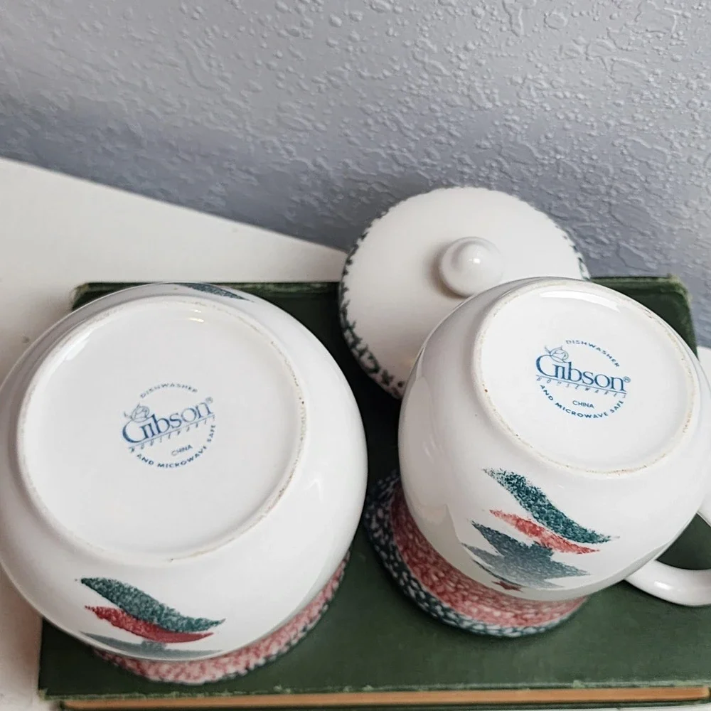 Vintage Gibson Christmas Sugar and Creamer Set, Simple and Cute‎ Christmas Tree